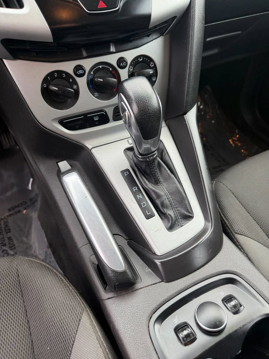 Used 2014 Ford Focus SE w/ SE Winter Package FWD image 17