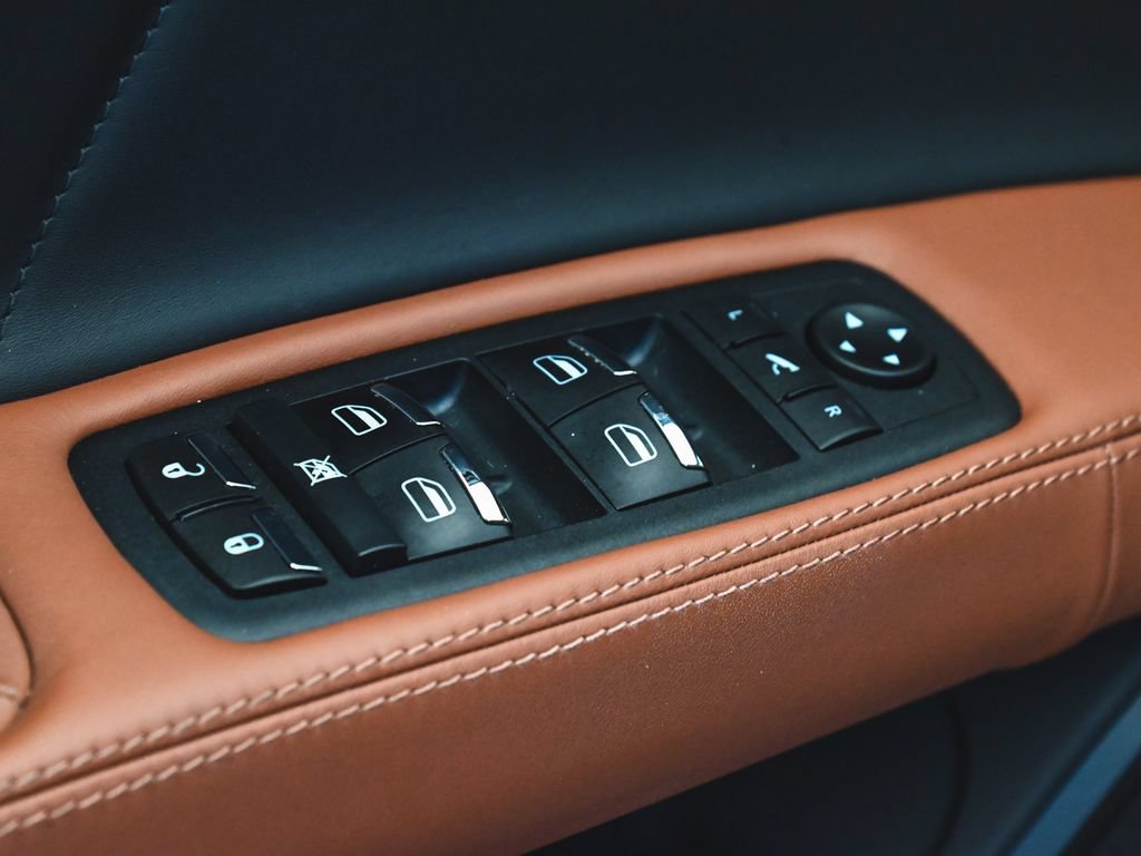 Used 2023 Maserati Ghibli Modena Q4 AWD/4WD image 9