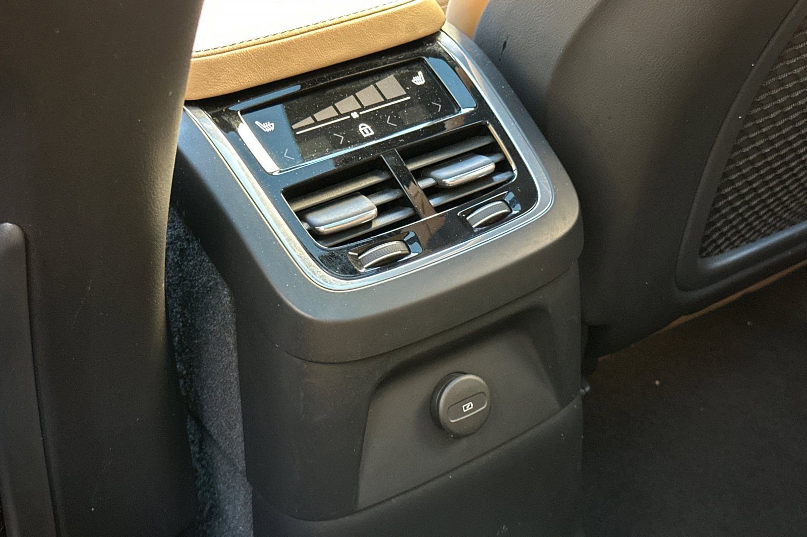 Used 2024 Volvo XC90 T8 Ultimate w/ Protection Package Premier image 13