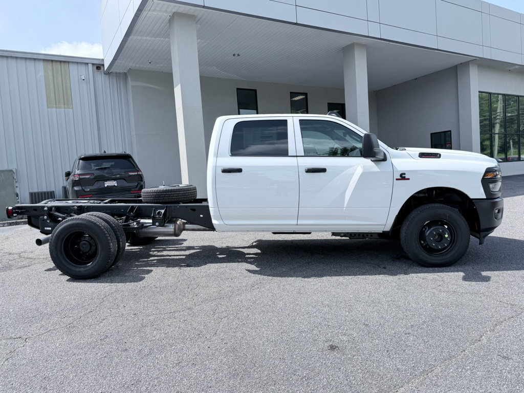 New 2026 RAM 3500 Tradesman AWD/4WD image 4