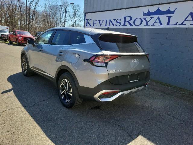 Used 2023 Kia Sportage LX image 7