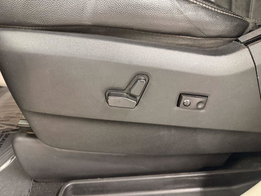 Used 2017 Dodge Grand Caravan SXT image 12