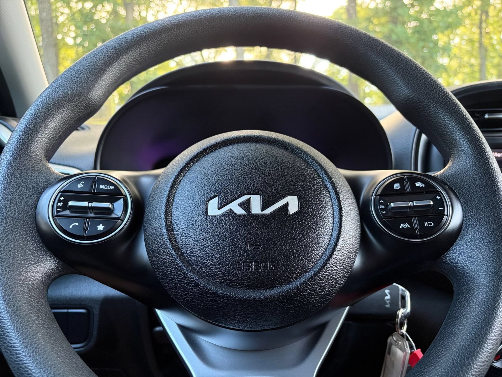 Used 2025 Kia Soul LX w/ LX Technology Package FWD image 25