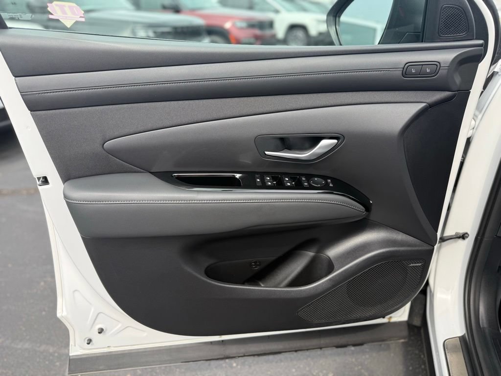Used 2025 Hyundai Tucson Limited AWD/4WD image 11