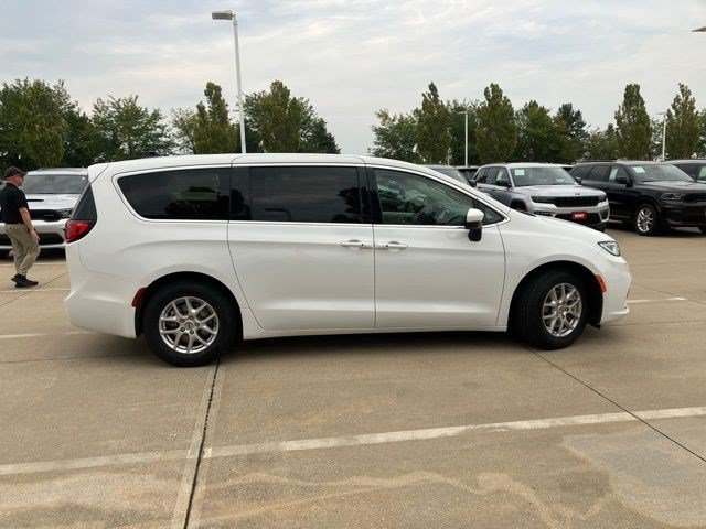 Certified 2023 Chrysler Pacifica Touring-L FWD image 5