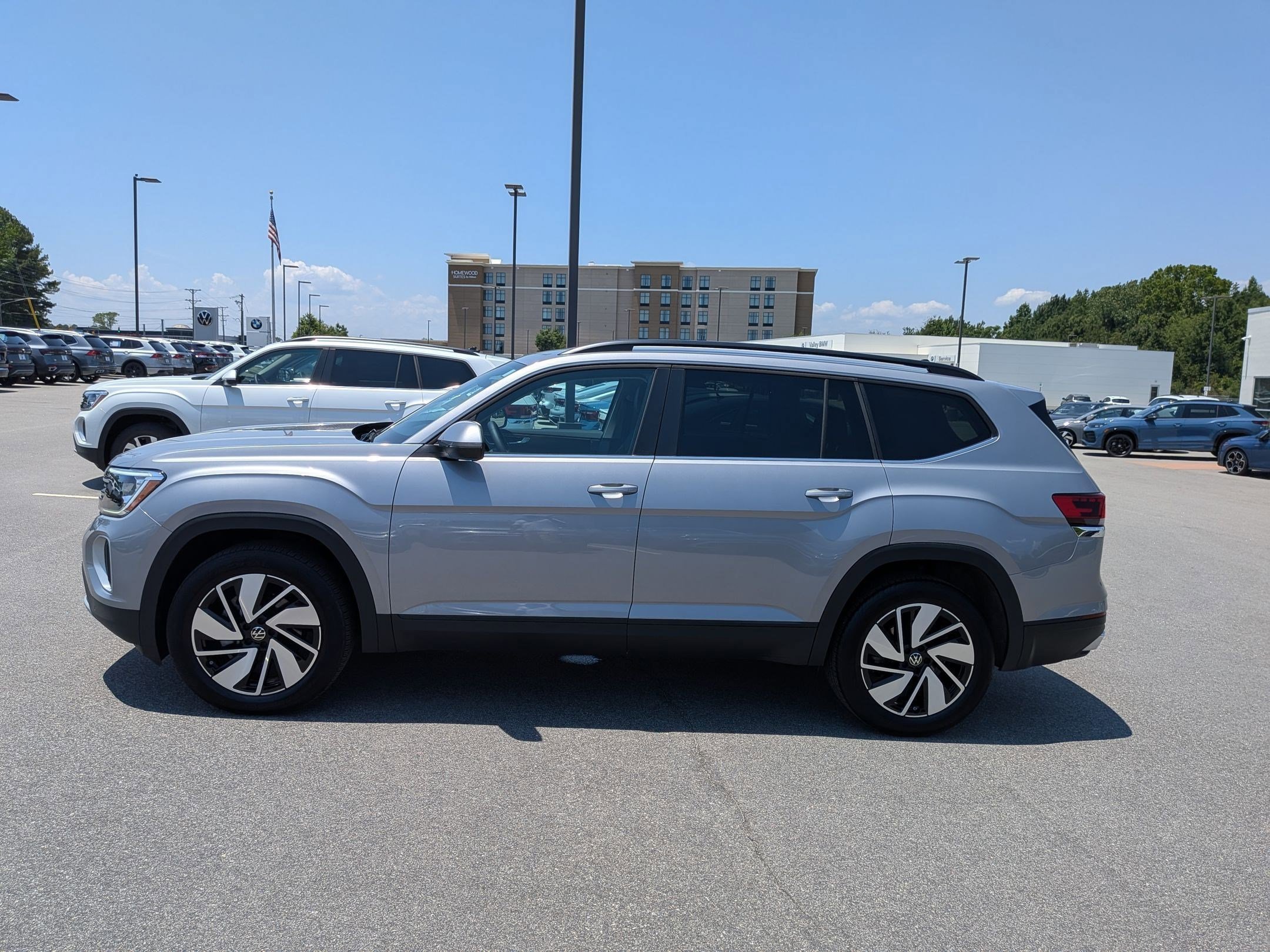 Used 2025 Volkswagen Atlas SE AWD/4WD image 6