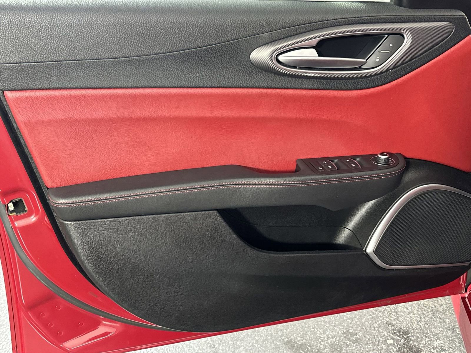 Used 2019 Alfa Romeo Giulia Ti Sport w/ Quick Order Package 22U Sport RWD image 29