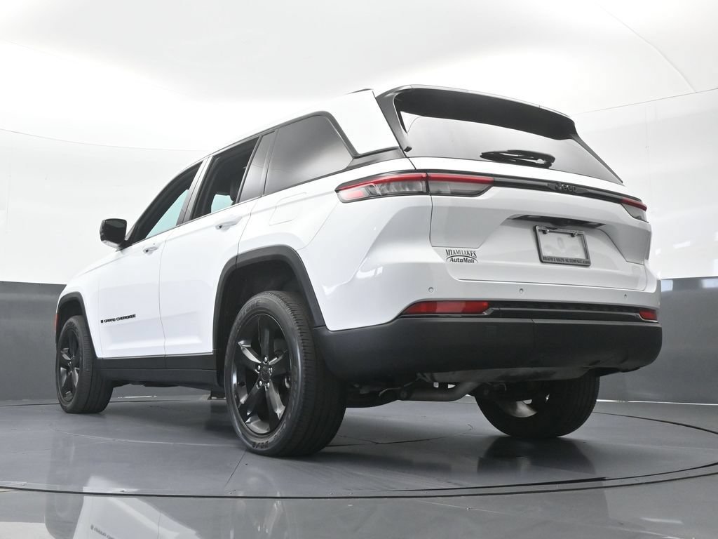 Used 2024 Jeep Grand Cherokee Altitude RWD image 56