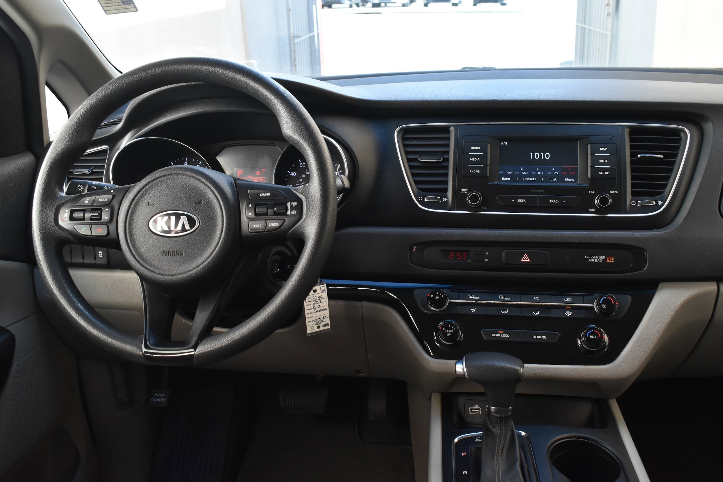 Used 2018 Kia Sedona L image 35