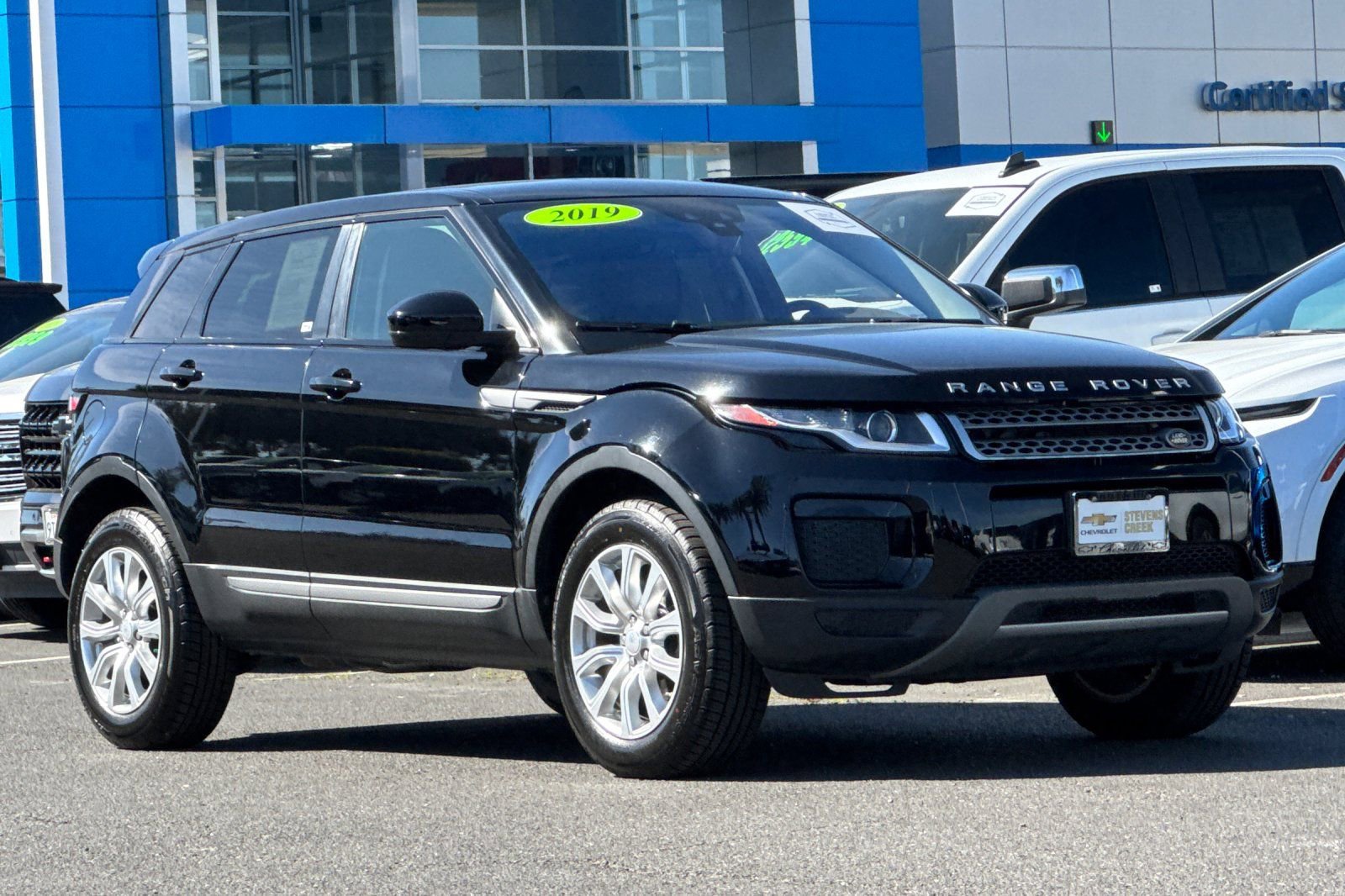 Used 2019 Land Rover Range Rover Evoque SE image 2