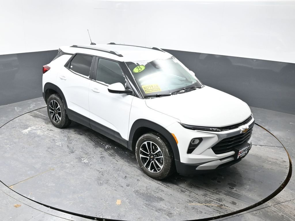 Used 2025 Chevrolet TrailBlazer LT w/ Driver Confidence Package image 37
