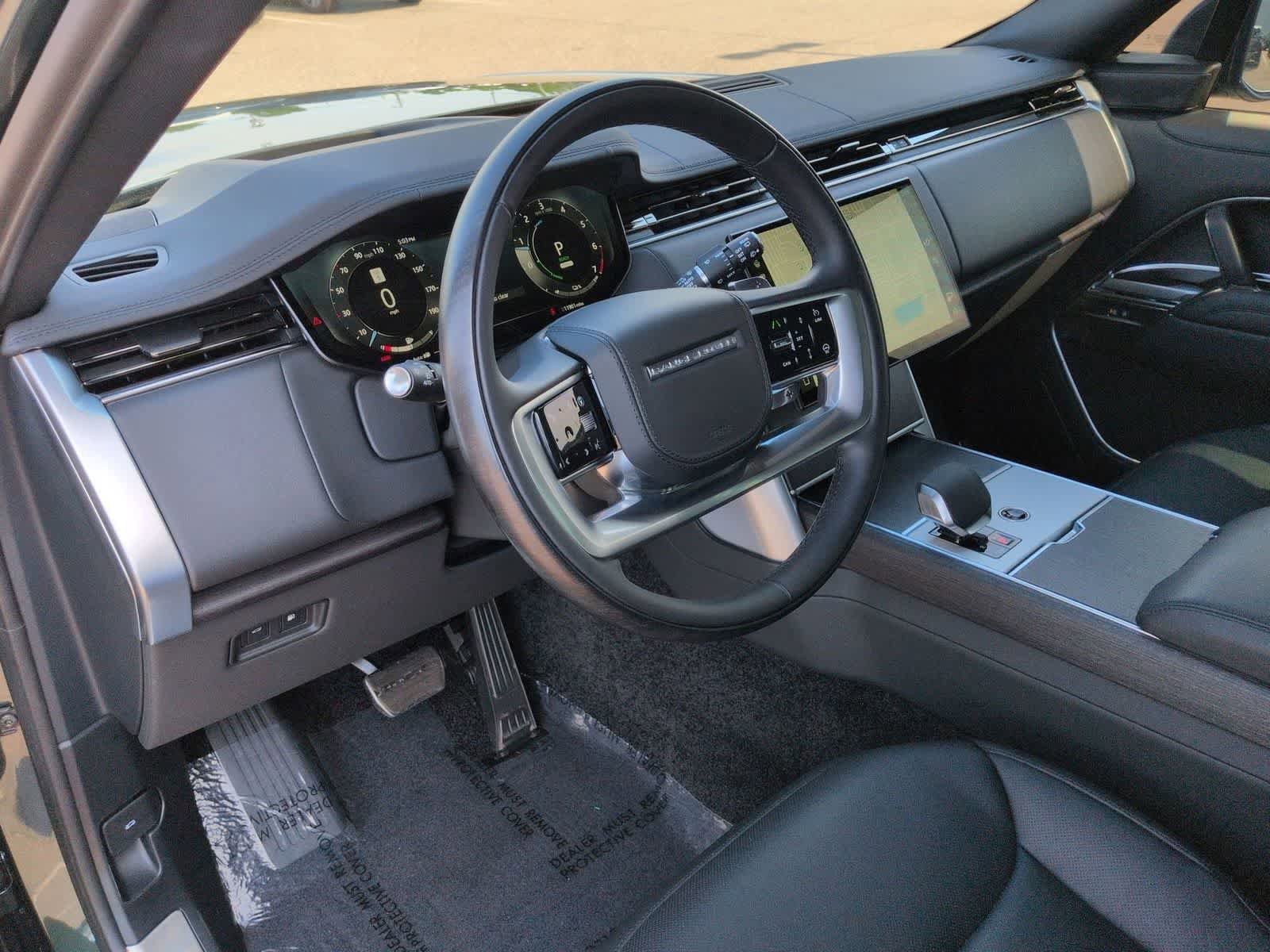 Certified 2025 Land Rover Range Rover SE AWD/4WD image 2