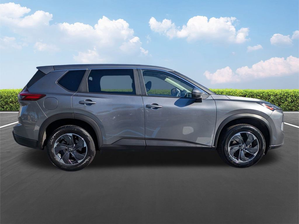 Used 2024 Nissan Rogue SV image 3