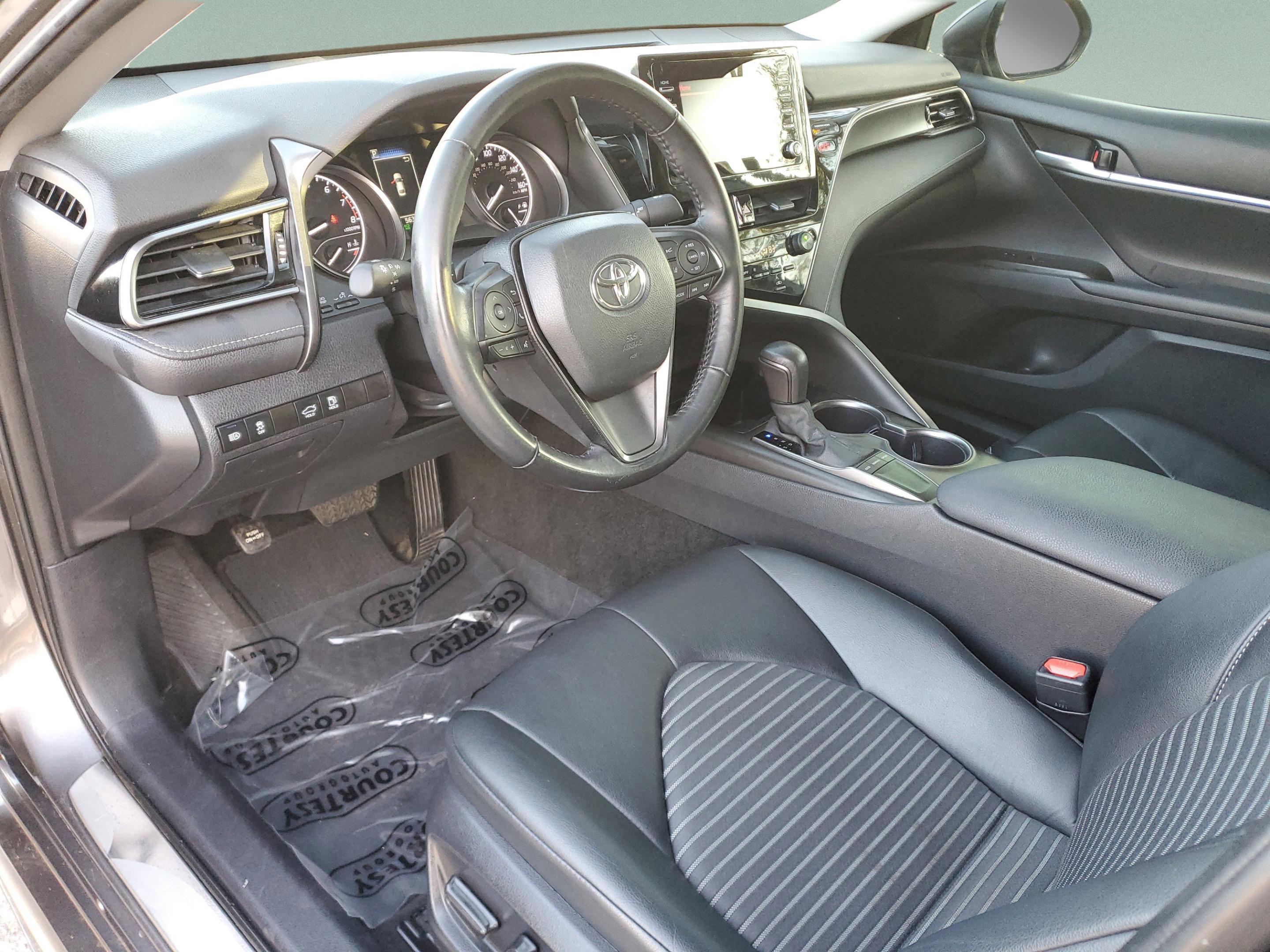 Used 2024 Toyota Camry SE image 19