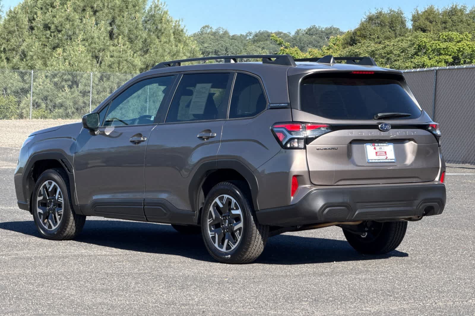 Used 2025 Subaru Forester Premium AWD/4WD image 5