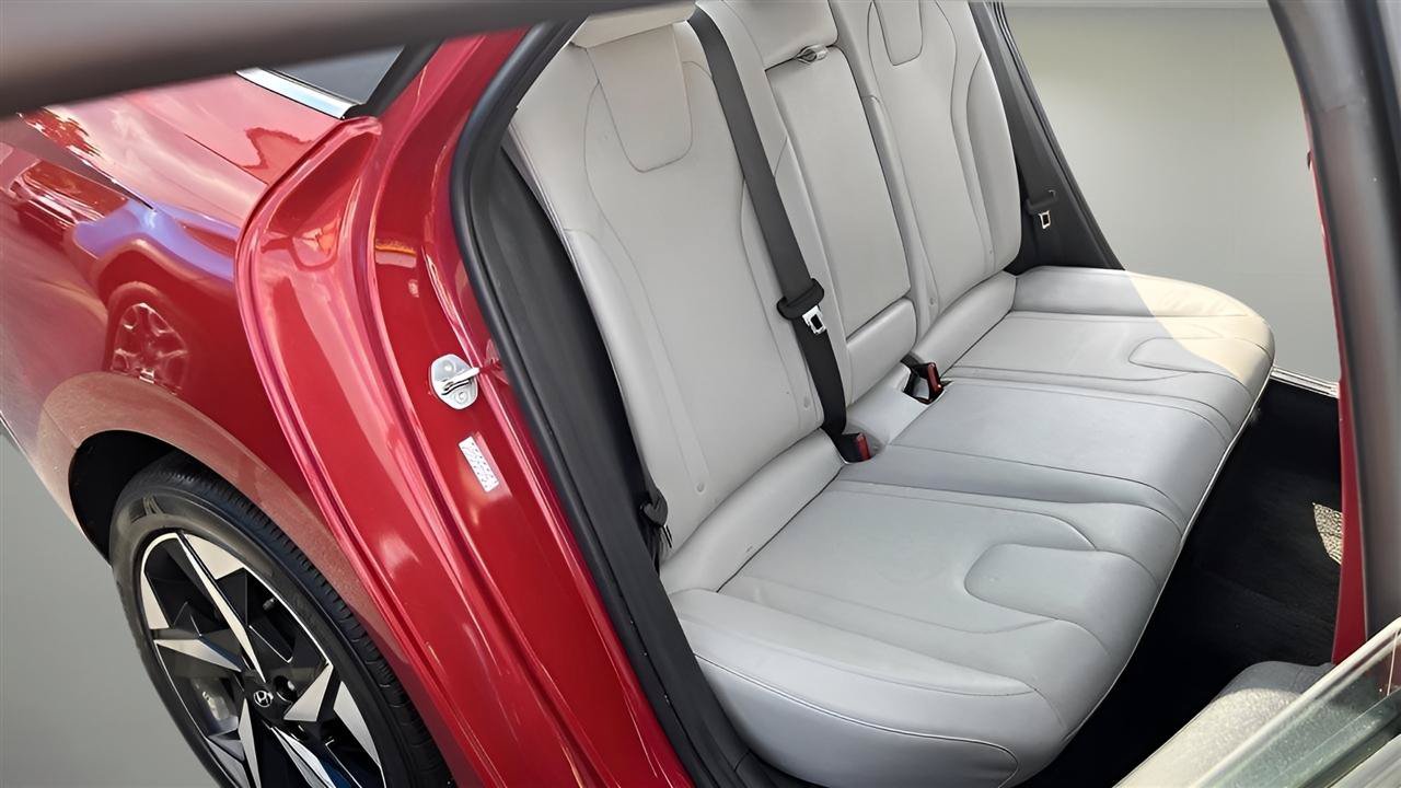 Used 2023 Hyundai Elantra Limited w/ Cargo Package FWD image 18