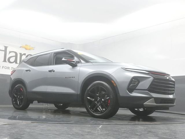 Used 2024 Chevrolet Blazer LT w/ Redline Edition FWD image 2