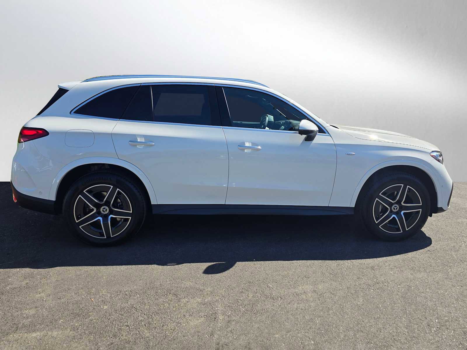 Used 2025 Mercedes-Benz GLC 350e 4MATIC image 2
