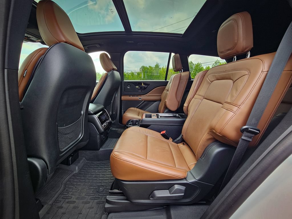 Used 2023 Lincoln Aviator Reserve w/ Equipment Group 201A AWD/4WD image 32