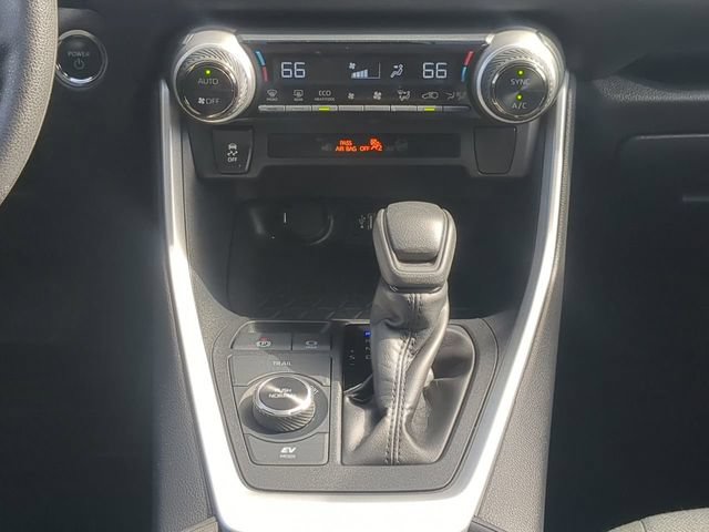 Used 2025 Toyota RAV4 XLE AWD/4WD image 18