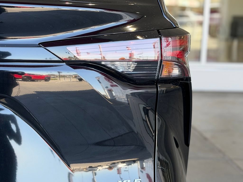 New 2026 Toyota Sienna XLE FWD image 12