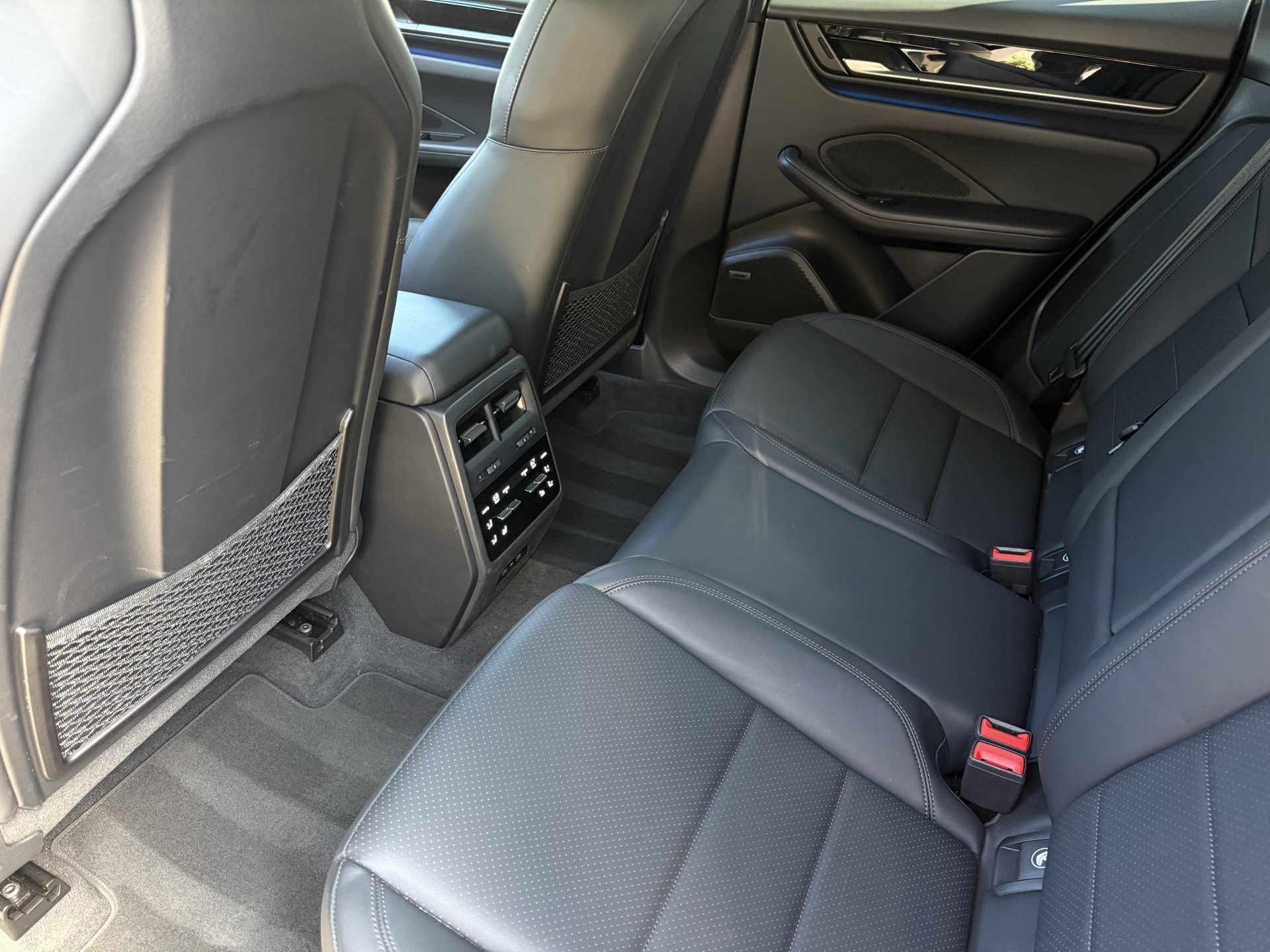 Used 2025 Porsche Macan Electric image 29
