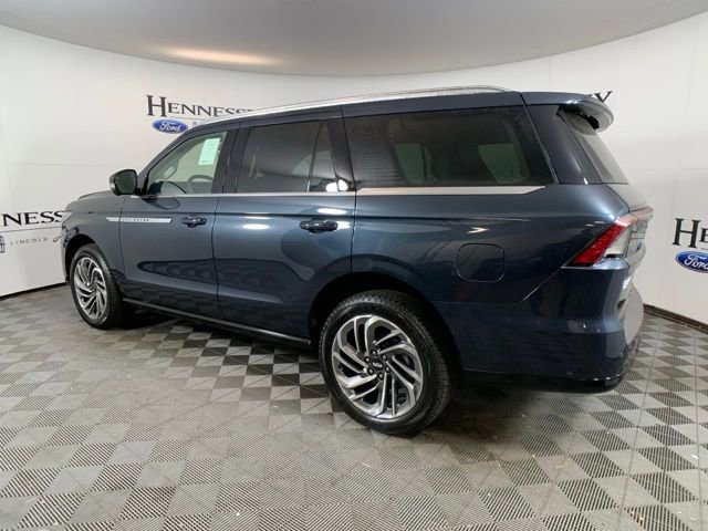 New 2025 Lincoln Navigator Reserve image 4