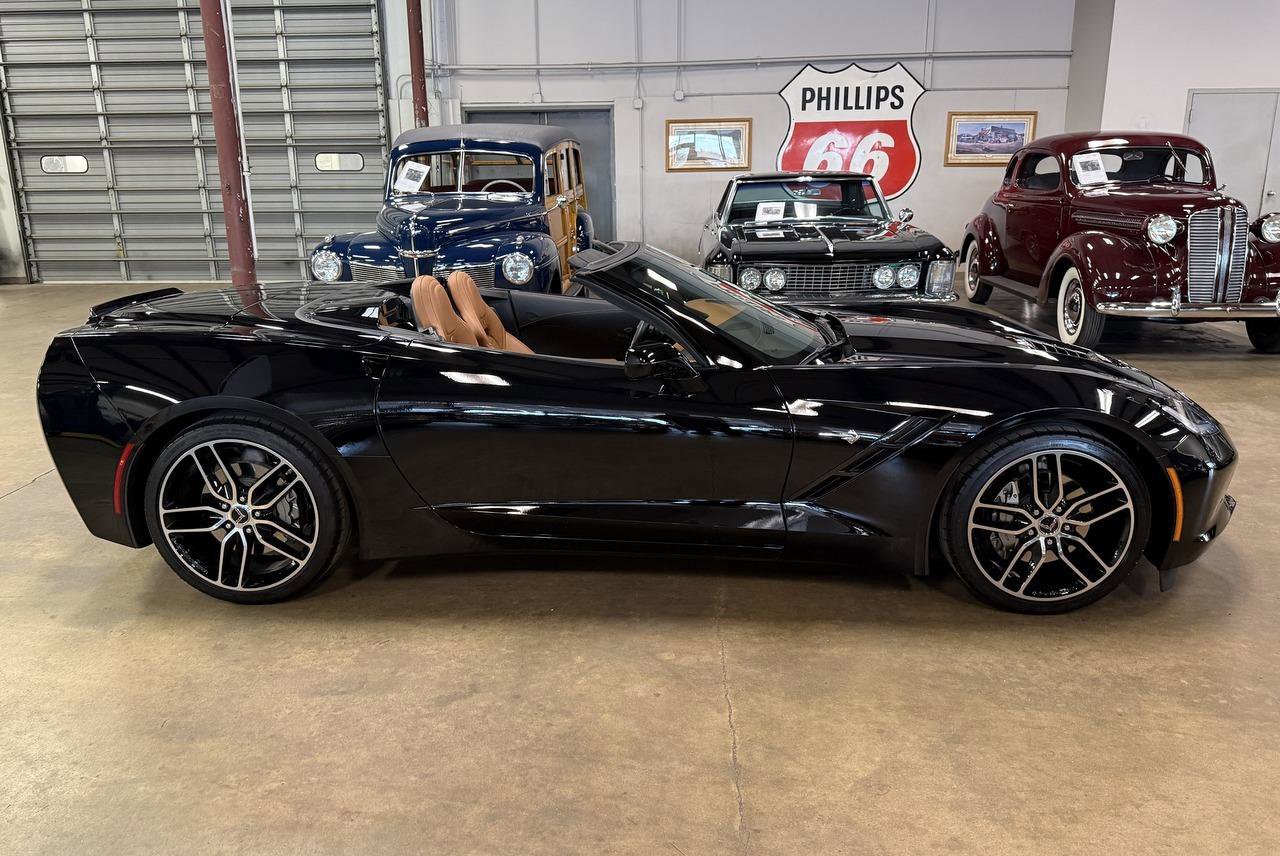 Used 2018 Chevrolet Corvette Stingray Convertible w/ 3LT Preferred Equipment Group image 22