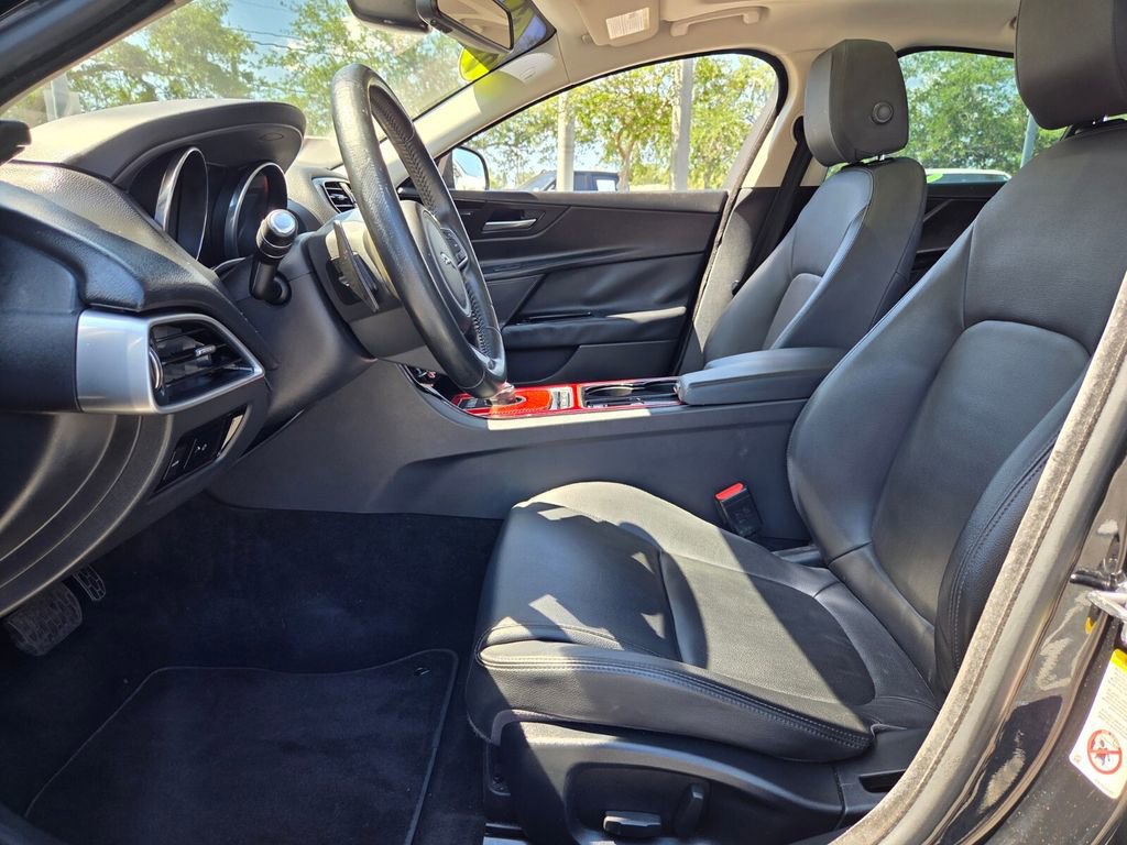 Used 2017 Jaguar XE Premium image 12