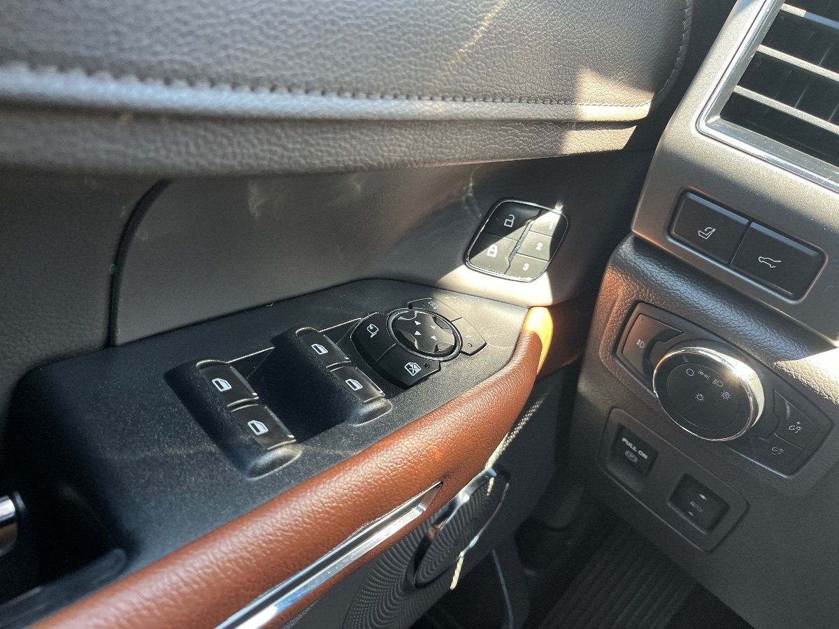 Used 2018 Ford Expedition XLT w/ Equipment Group 202A RWD image 22