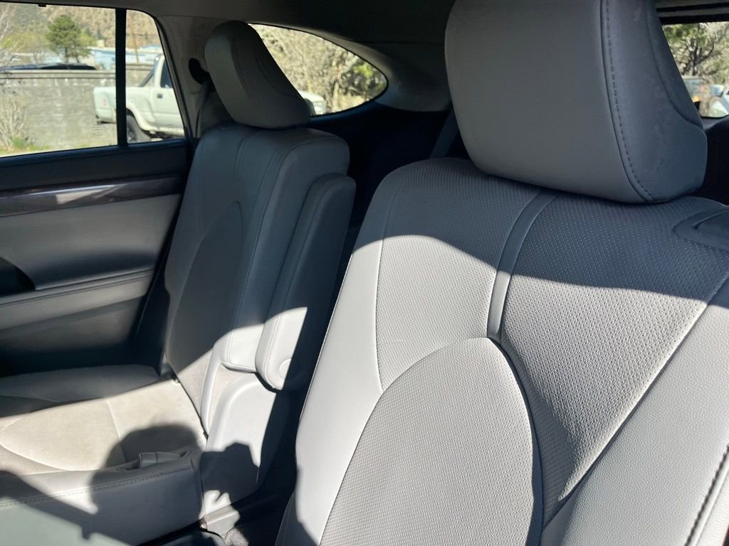 Used 2020 Toyota Highlander Limited image 13