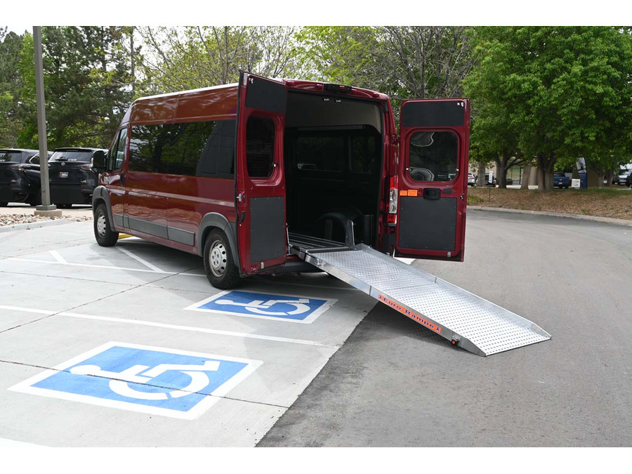Used 2016 RAM ProMaster 2500 w/ Premium Appearance Group FWD image 2