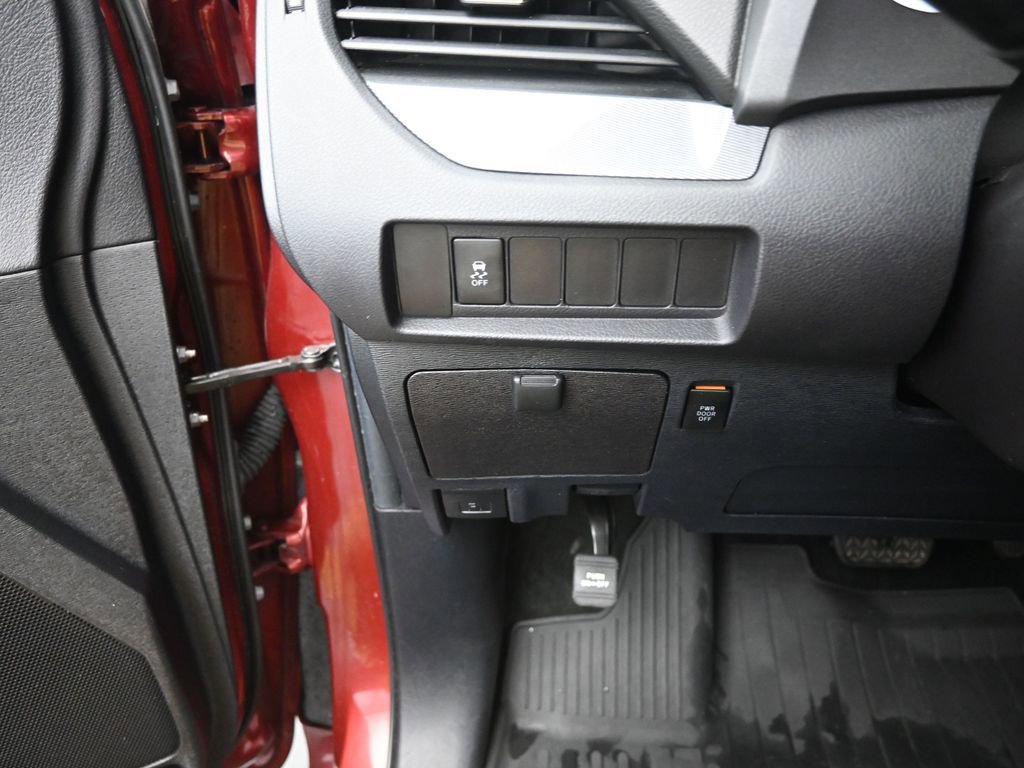 Used 2015 Toyota Sienna SE image 36