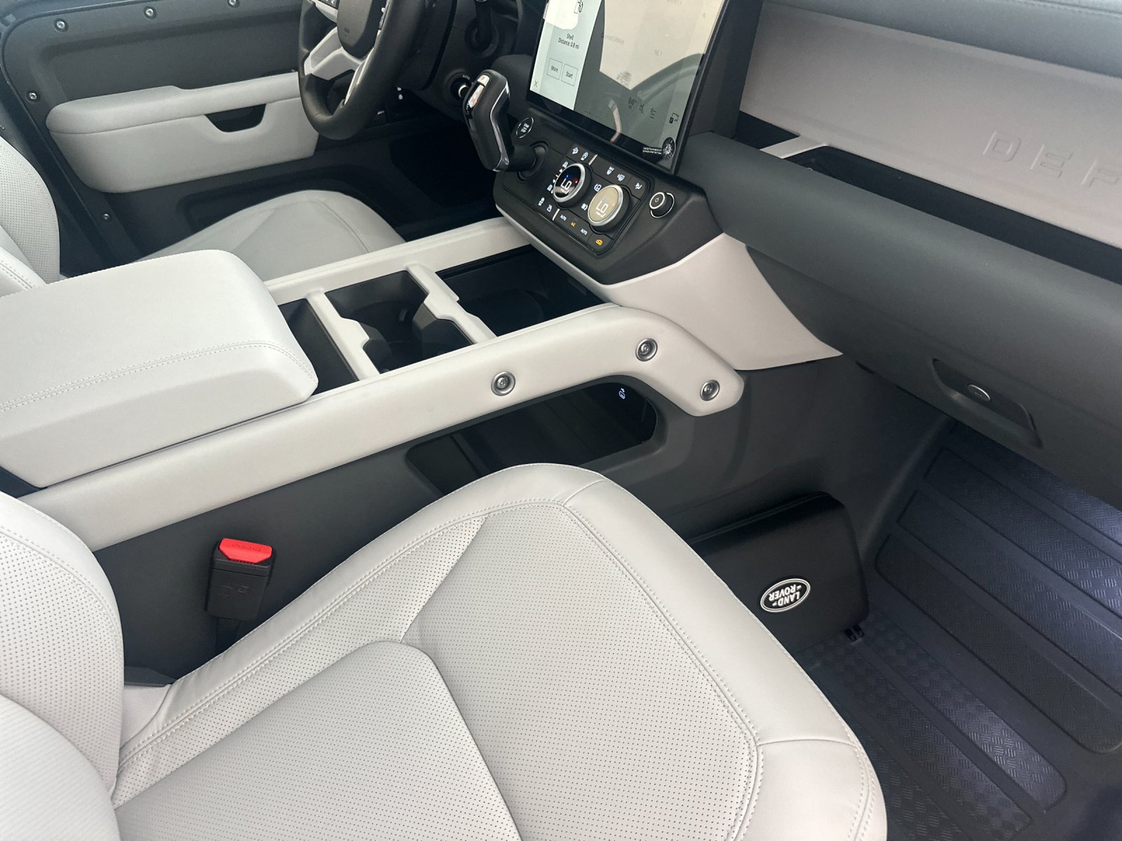 New 2026 Land Rover Defender 110 X-Dynamic SE AWD/4WD image 15