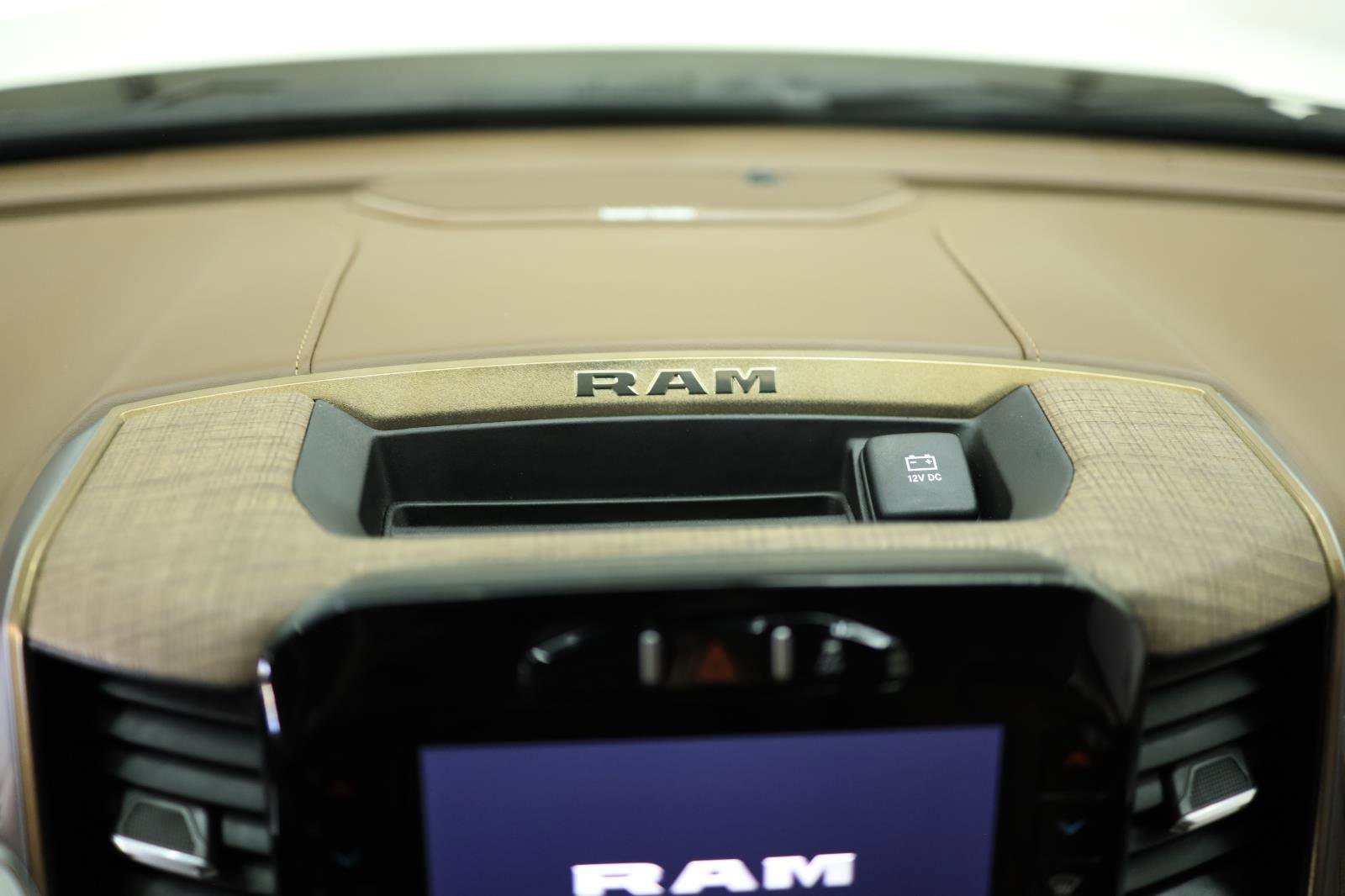 Used 2024 RAM 3500 Limited image 32