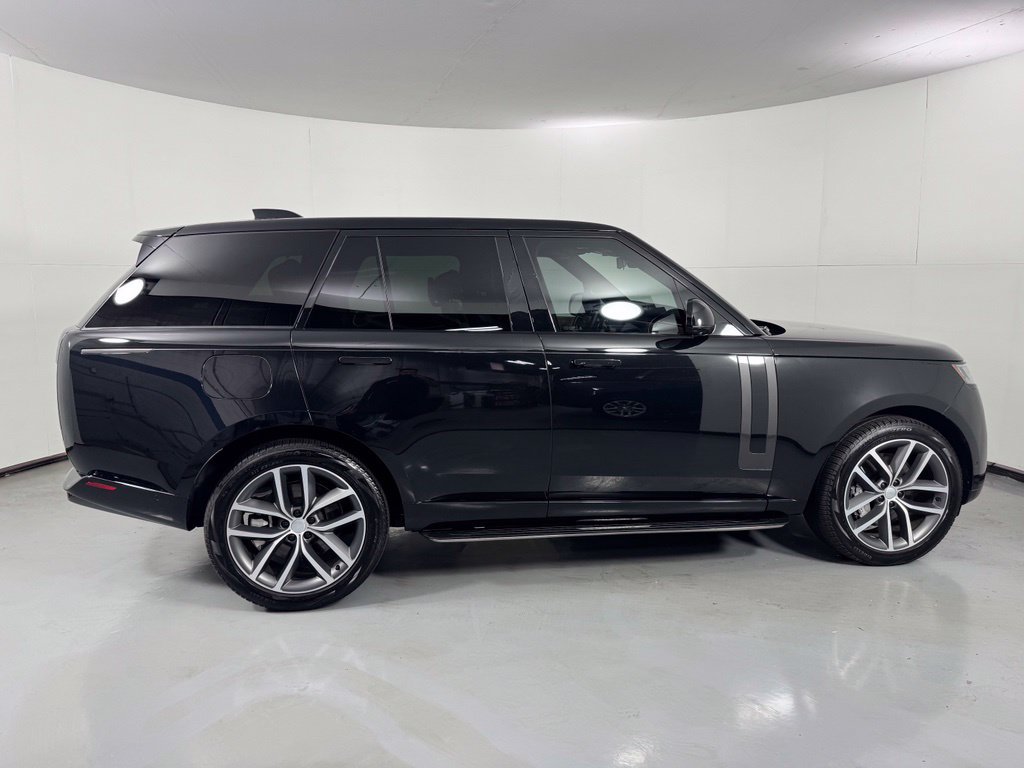 Used 2025 Land Rover Range Rover SE AWD/4WD image 5