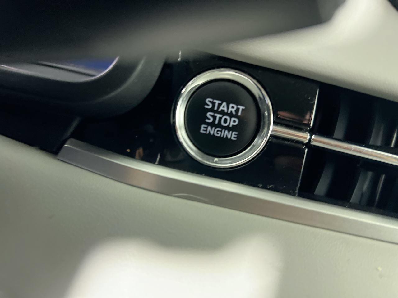 Used 2024 Mitsubishi Outlander SEL FWD image 17