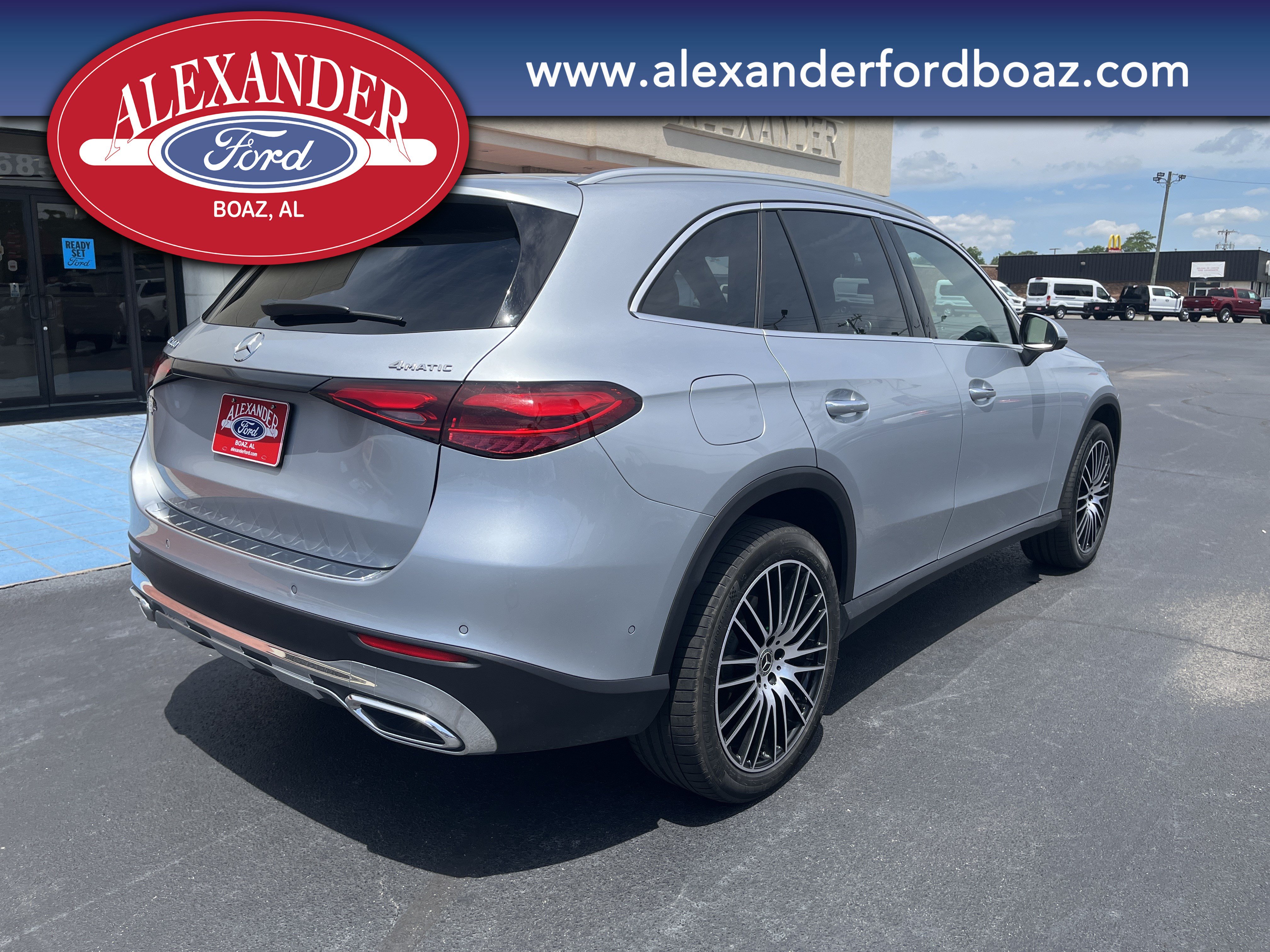 Used 2025 Mercedes-Benz GLC 300 4MATIC image 4