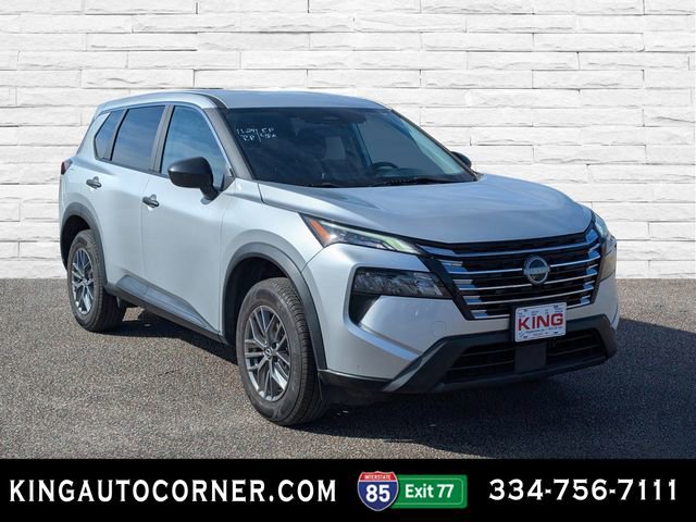 Used 2024 Nissan Rogue S AWD/4WD image 2