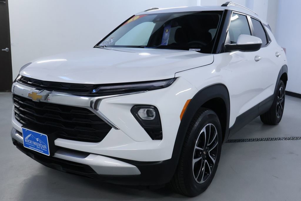 Used 2025 Chevrolet TrailBlazer LT image 3