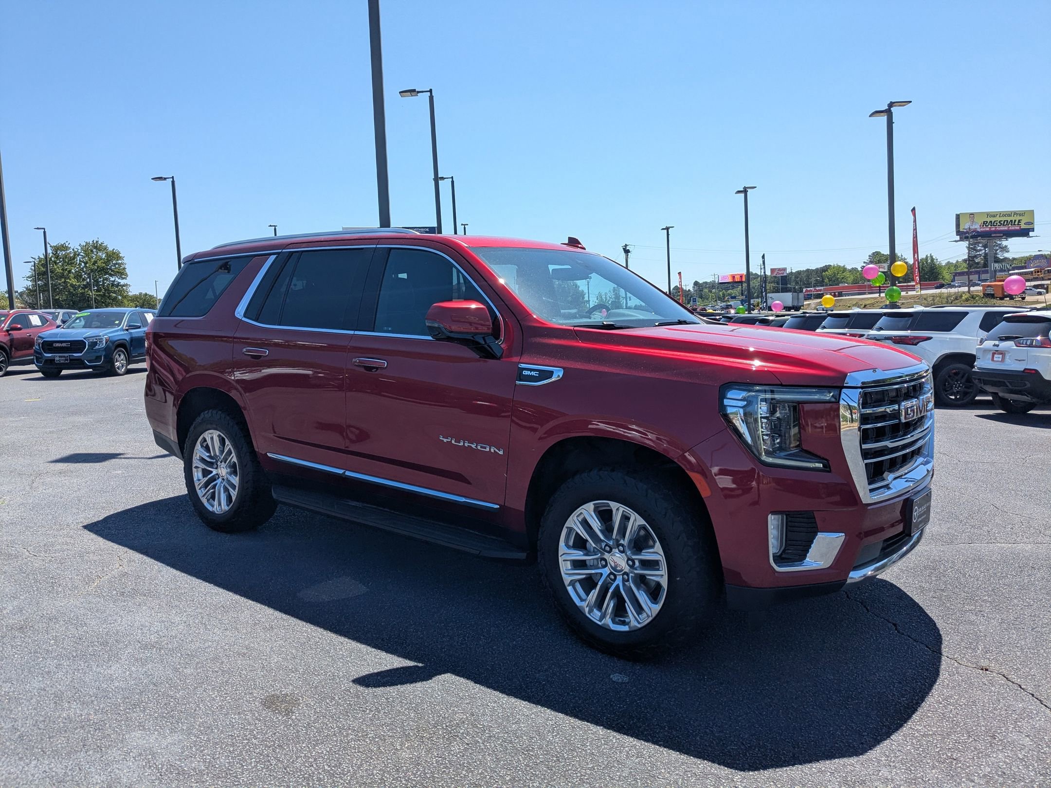 Used 2021 GMC Yukon SLT w/ SLT Premium Package AWD/4WD image 3