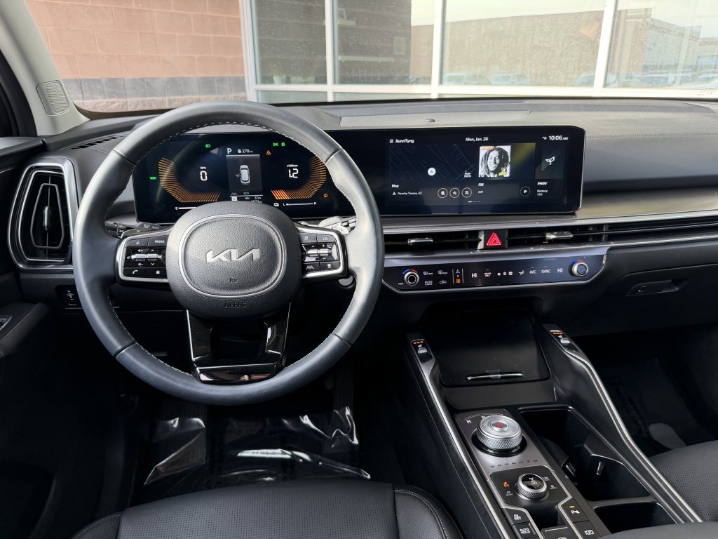 Used 2025 Kia Sorento EX image 16