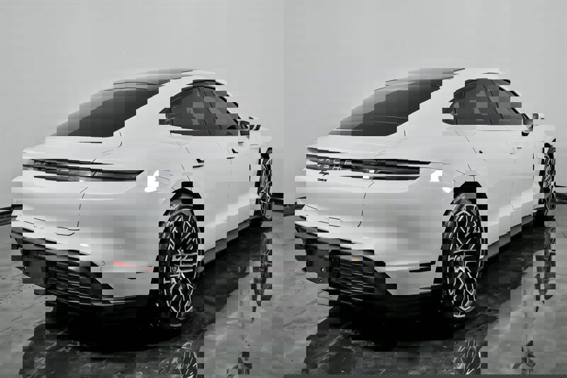 Used 2021 Porsche Taycan image 11