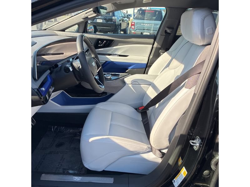 Used 2026 Cadillac Optiq Sport 1 w/ LPO, Floor Liner Package AWD/4WD image 5