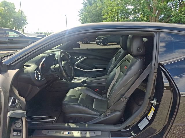 Used 2018 Chevrolet Camaro SS RWD image 13