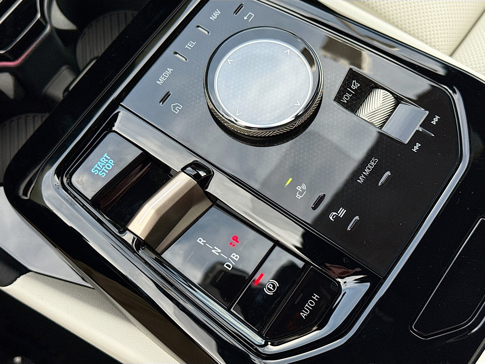 New 2027 BMW i5 xDrive40 AWD/4WD image 34