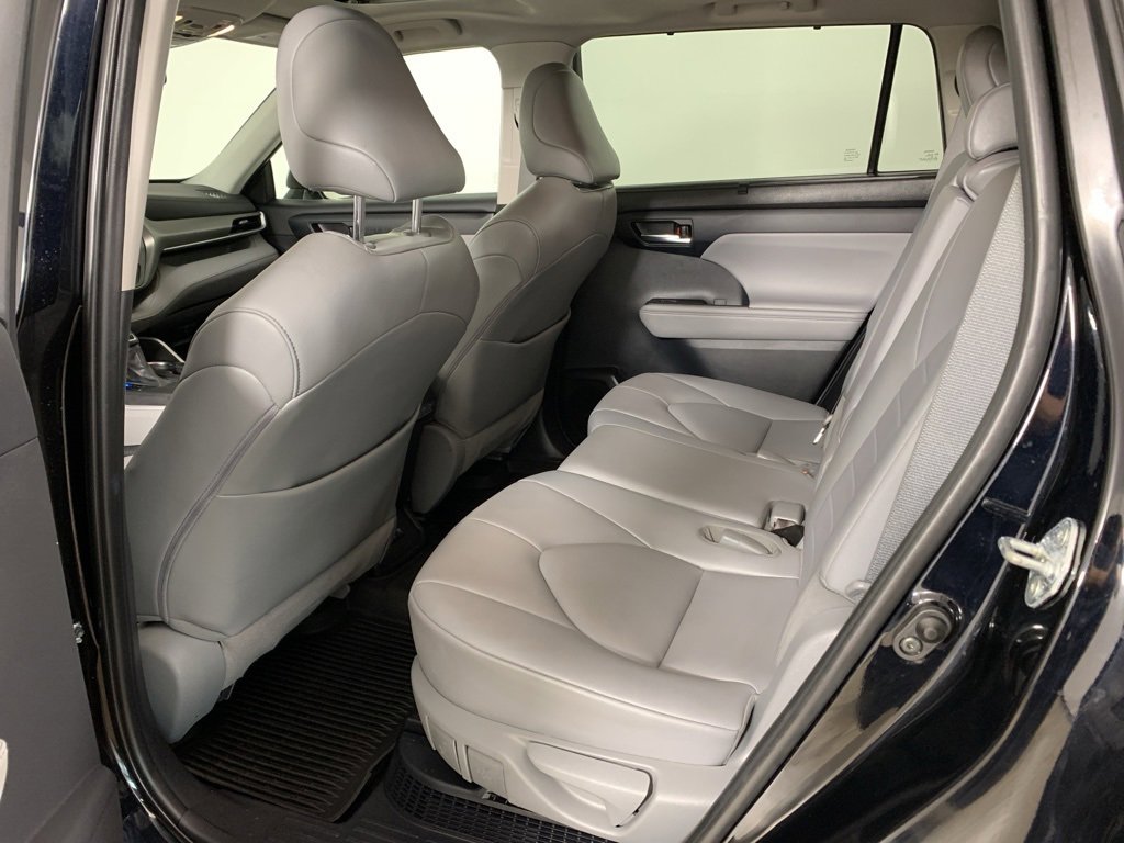 Used 2021 Toyota Highlander XLE image 27
