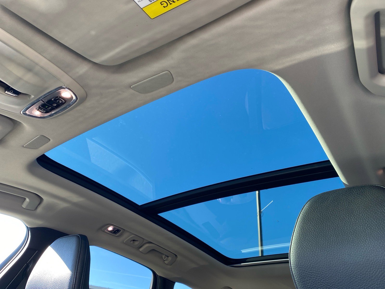 Used 2021 Volvo XC60 T6 Momentum image 22