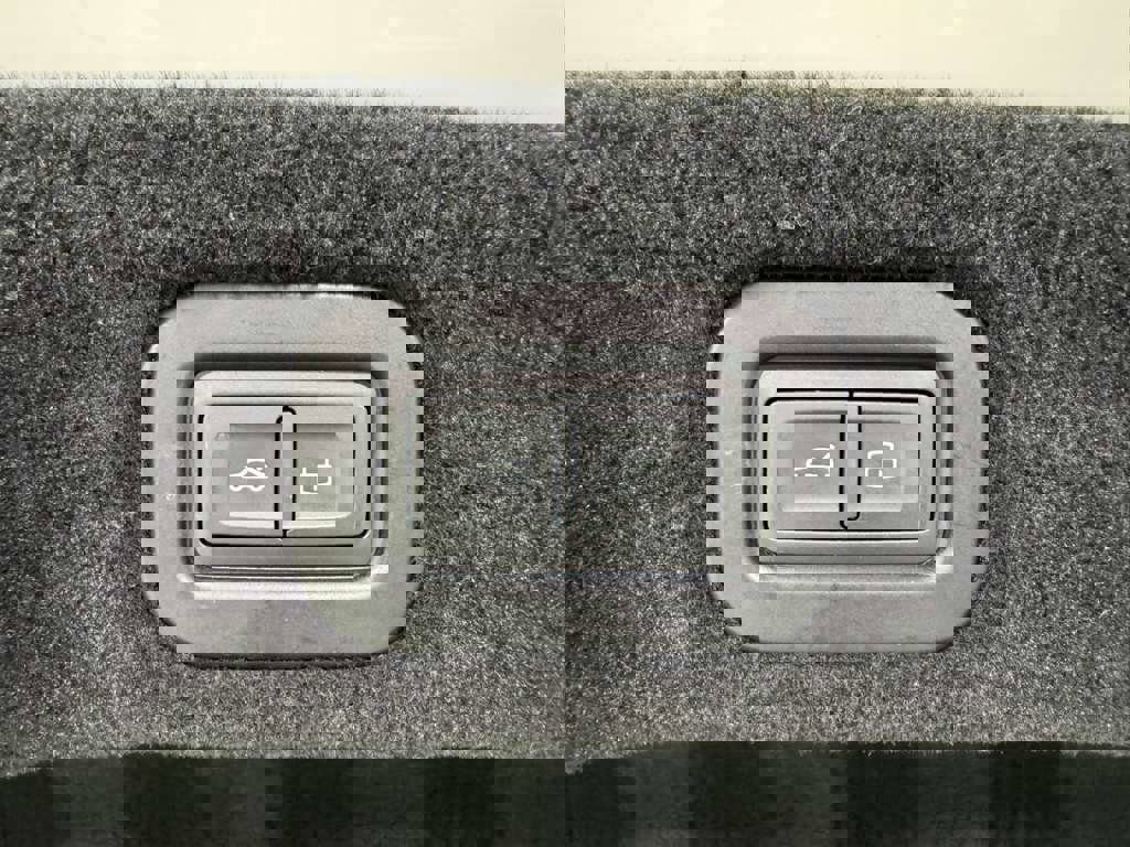 Used 2022 Bentley Flying Spur Plug-In Hybrid image 41