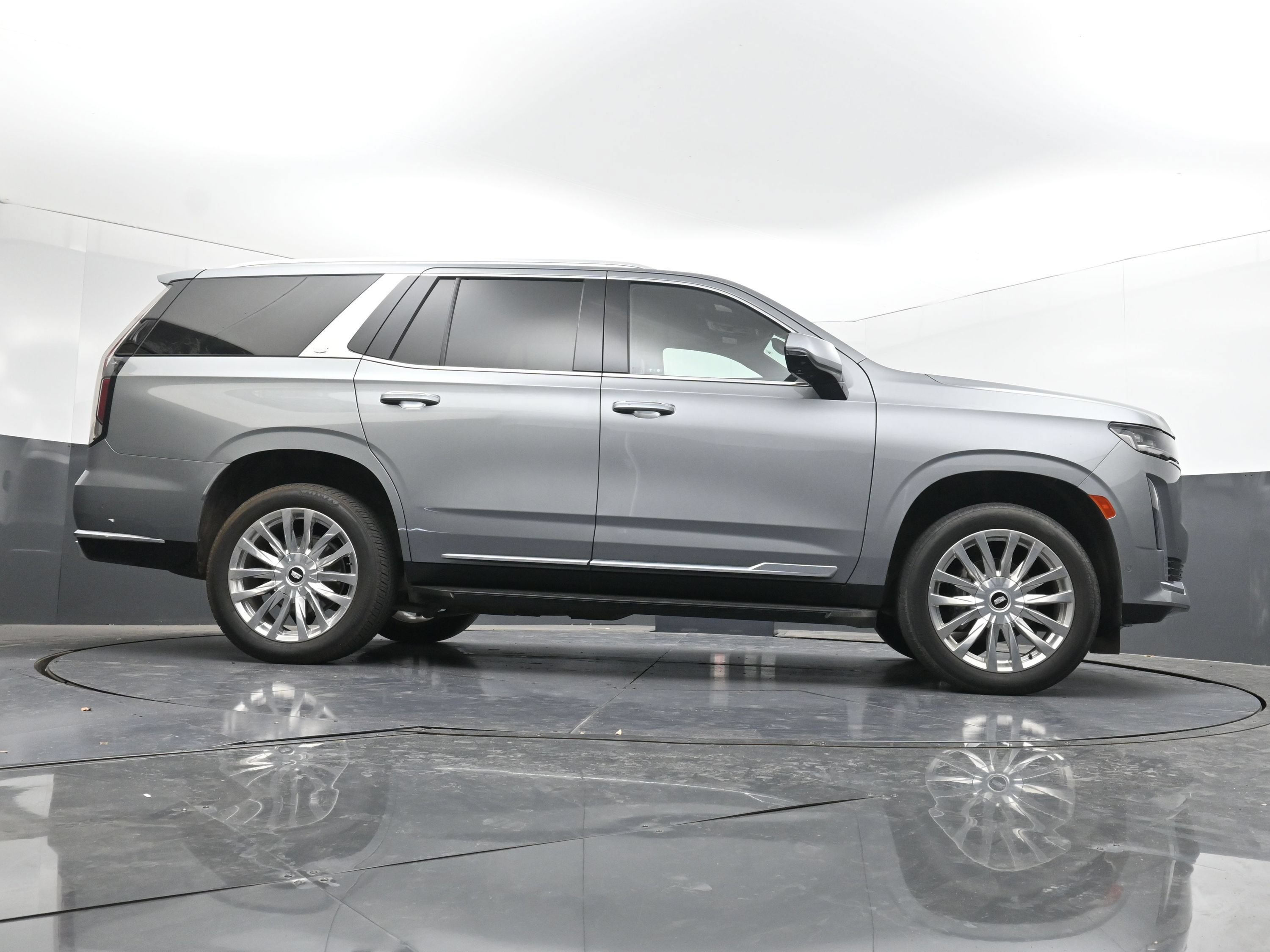 Used 2023 Cadillac Escalade Premium Luxury AWD/4WD image 33
